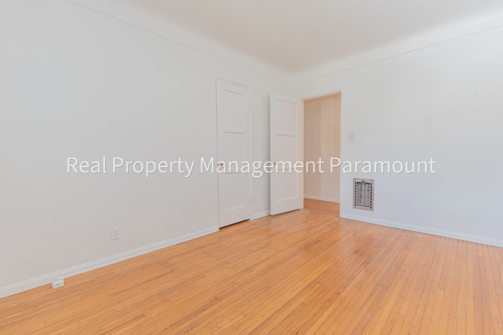 Los Angeles Apartment: 1460 S Orange Grove Ave