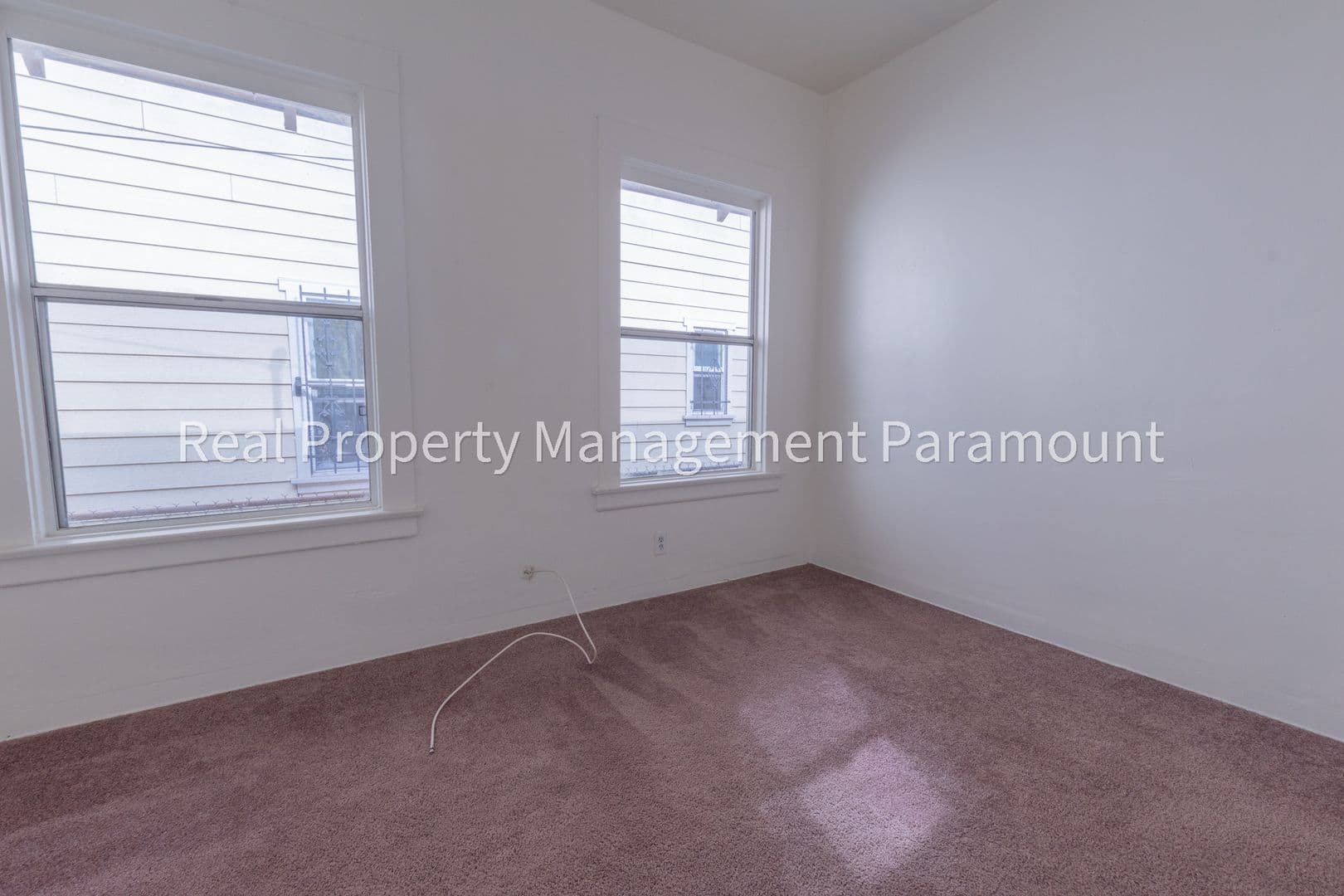 Los Angeles Apartment: 333 W 57th St - 333 W 57th St