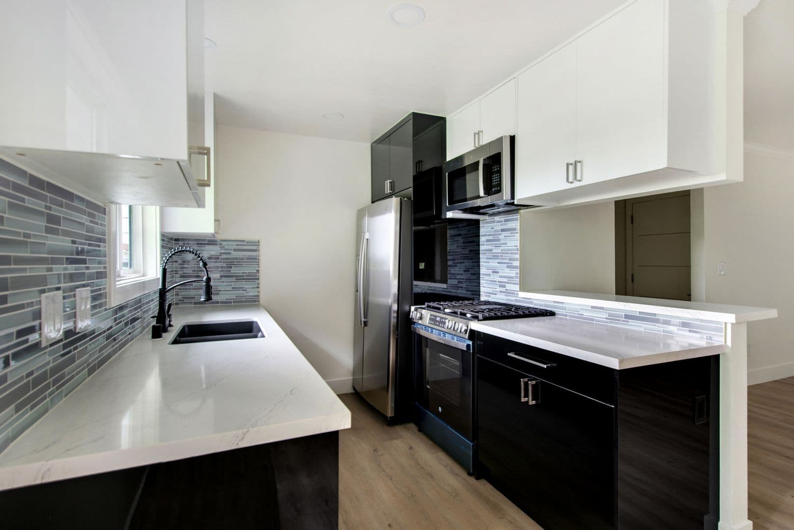 San Clemente Apartment: 117 Avenida Algodon