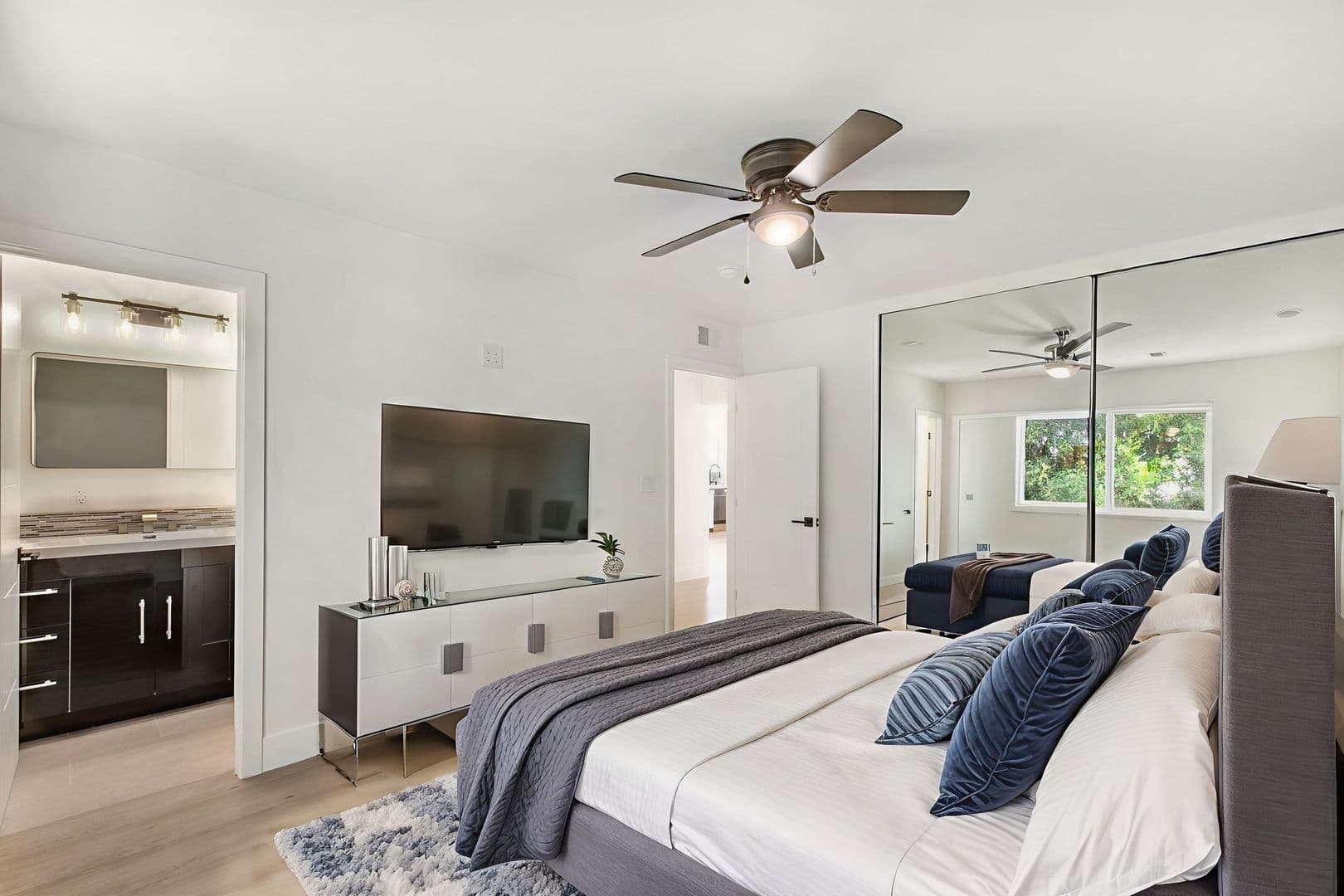 San Clemente Apartment: 117 Avenida Algodon