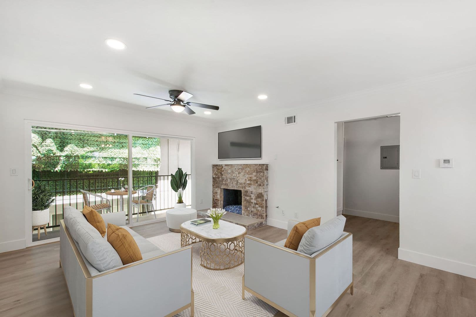 San Clemente Apartment: 117 Avenida Algodon