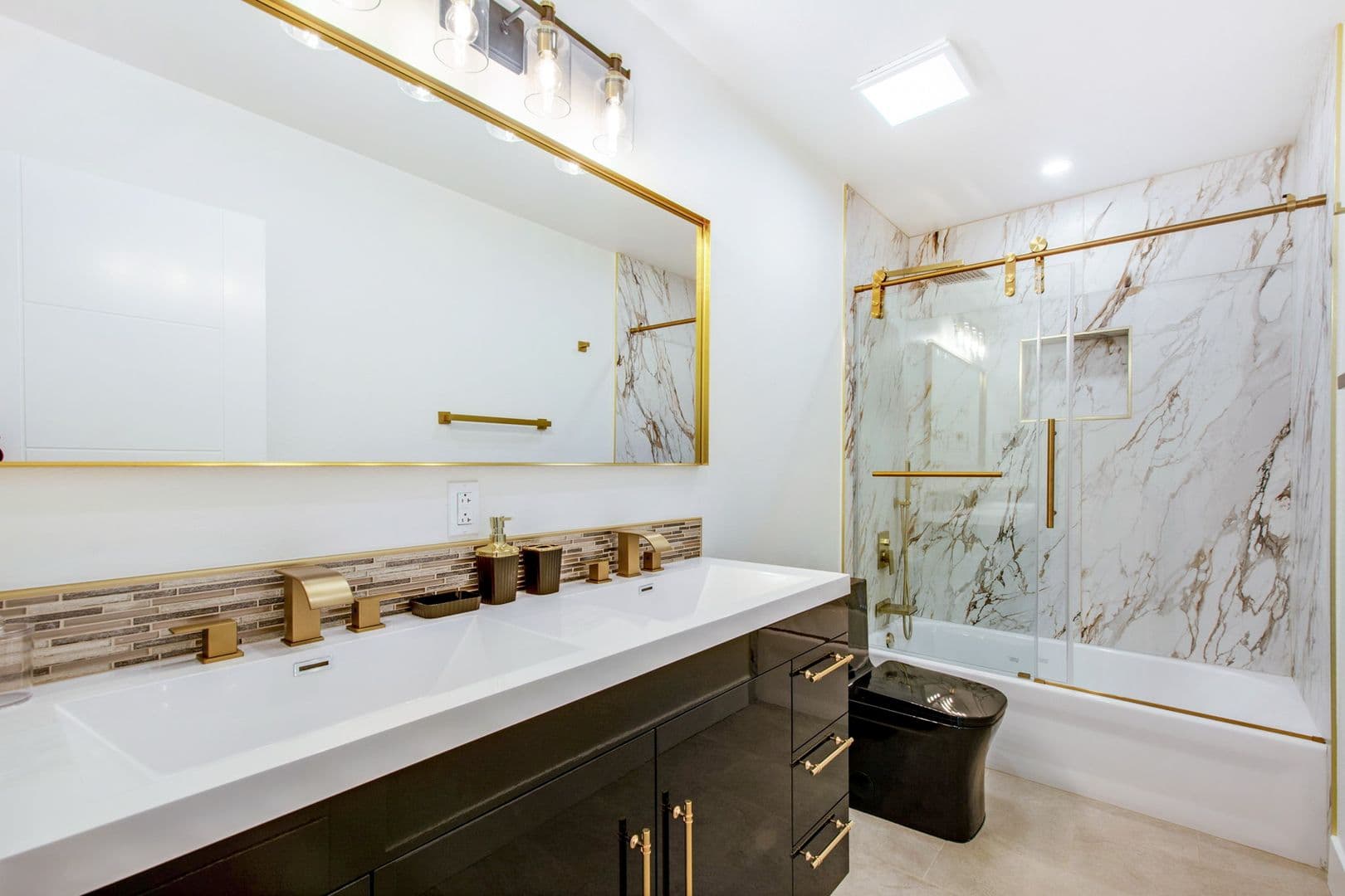 San Clemente Apartment: 117 Avenida Algodon