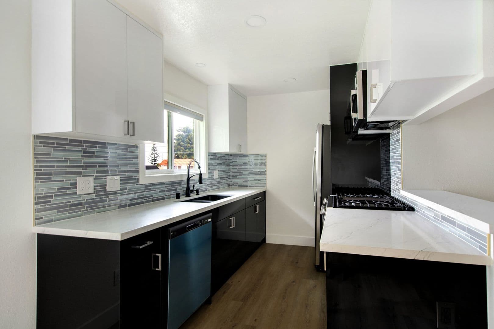 San Clemente Apartment: 117 Avenida Algodon