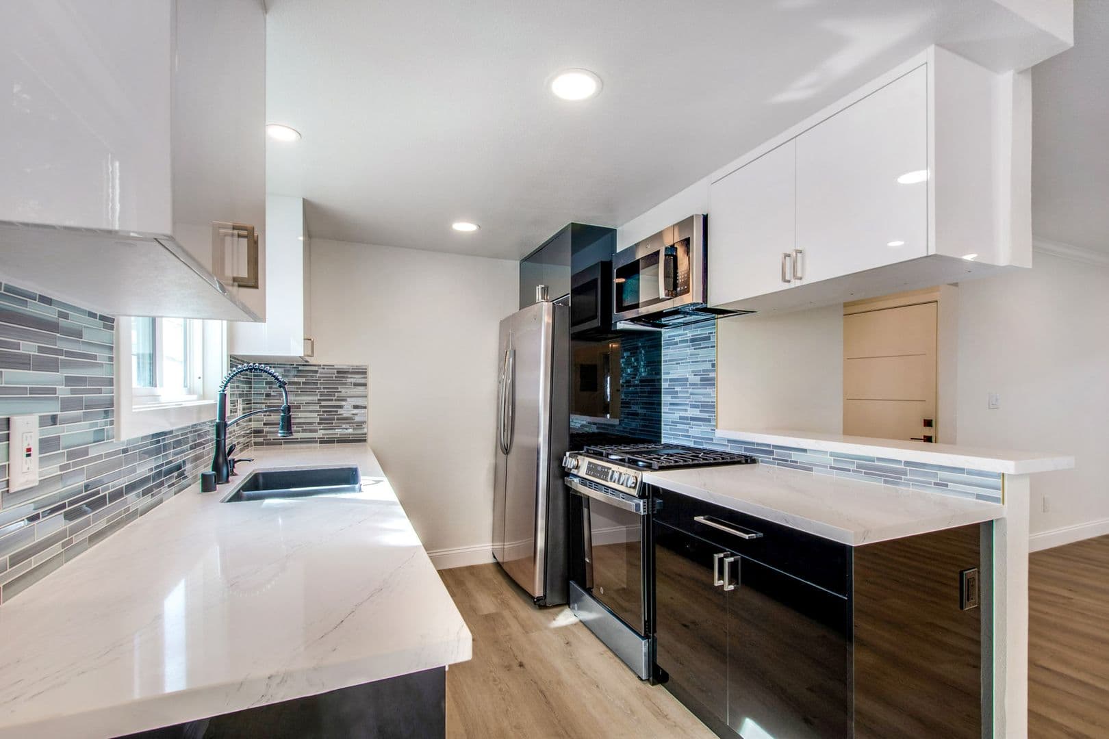 San Clemente Apartment: 117 Avenida Algodon