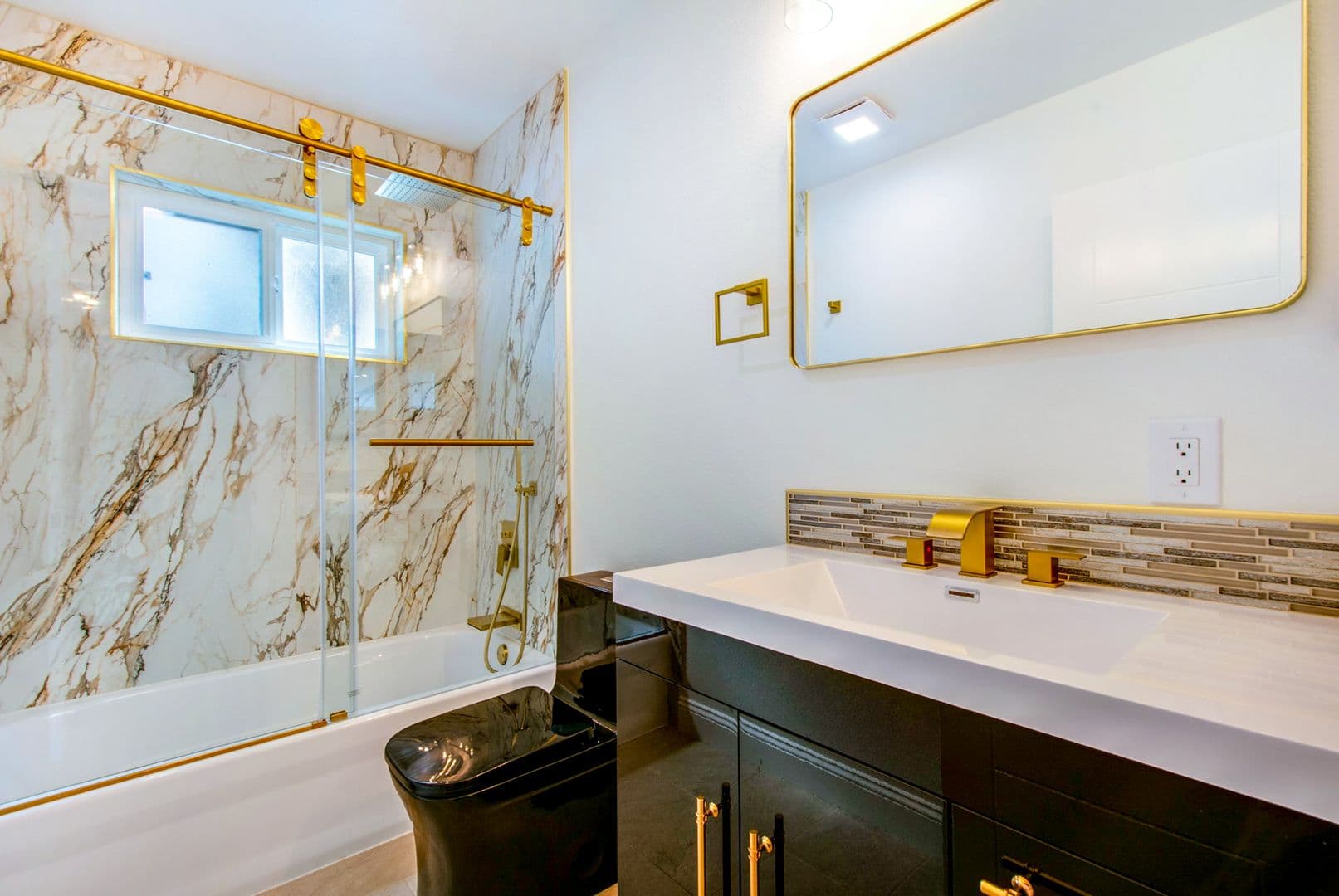 San Clemente Apartment: 117 Avenida Algodon