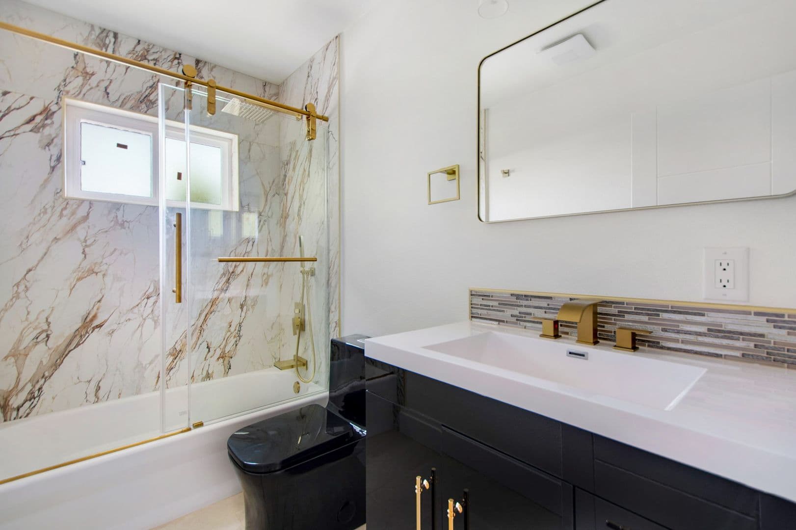San Clemente Apartment: 117 Avenida Algodon