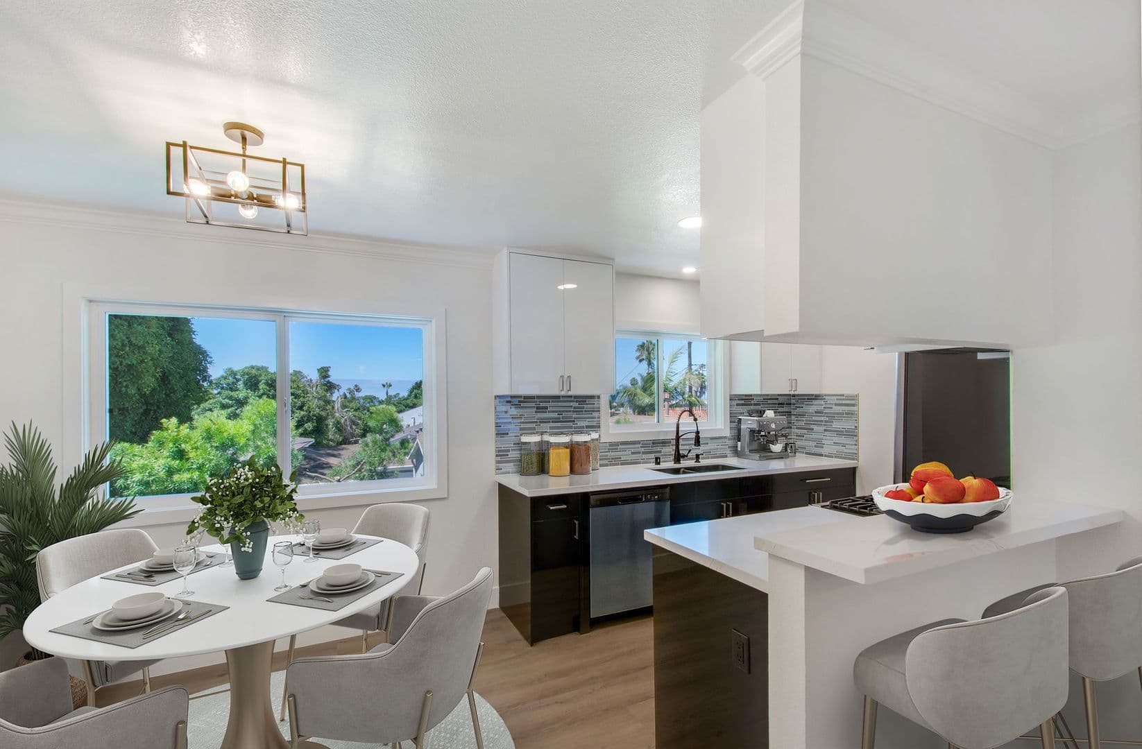 San Clemente Apartment: 117 Avenida Algodon