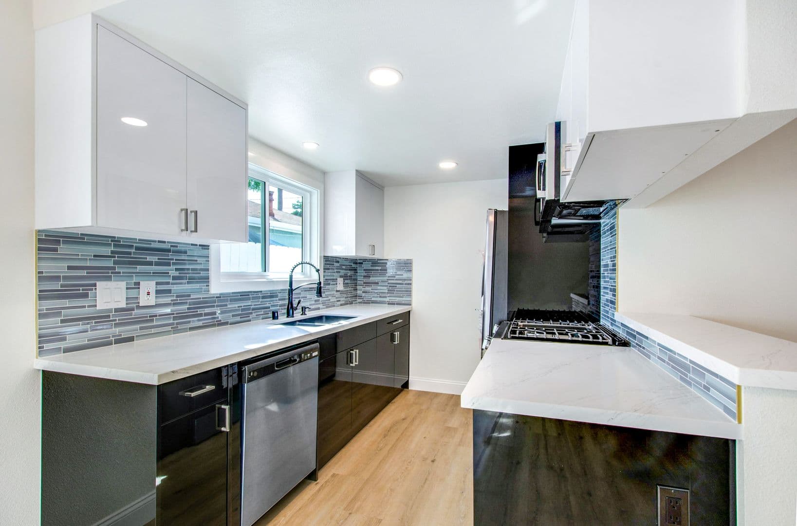 San Clemente Apartment: 117 Avenida Algodon