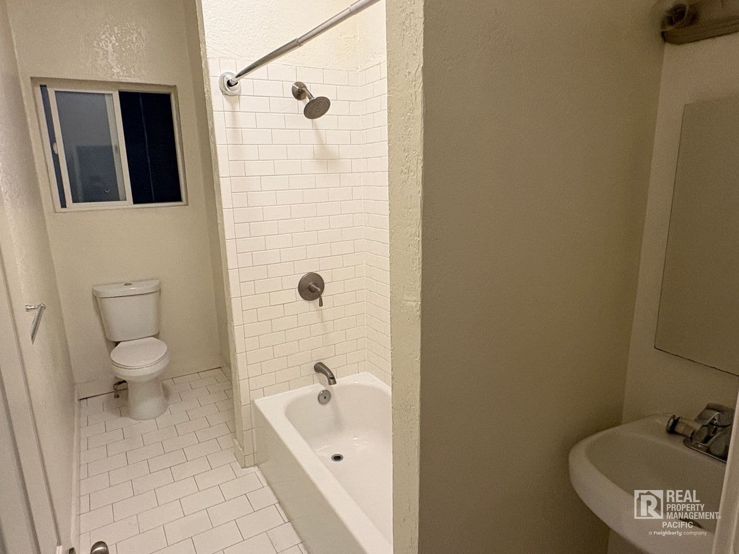 Oakland Apartment: 3513 Lincoln Avenue