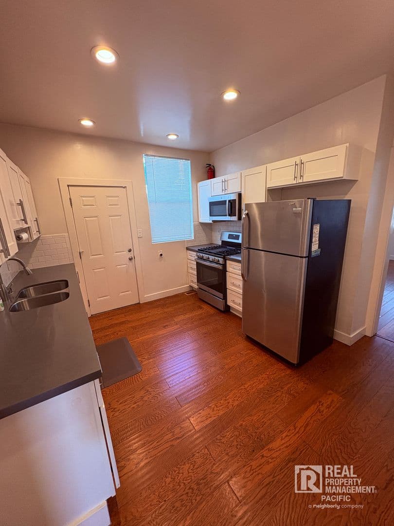 Oakland Apartment: 3513 Lincoln Avenue