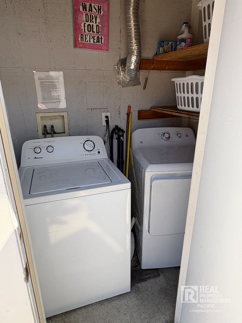 Oakland Apartment: 3513 Lincoln Avenue