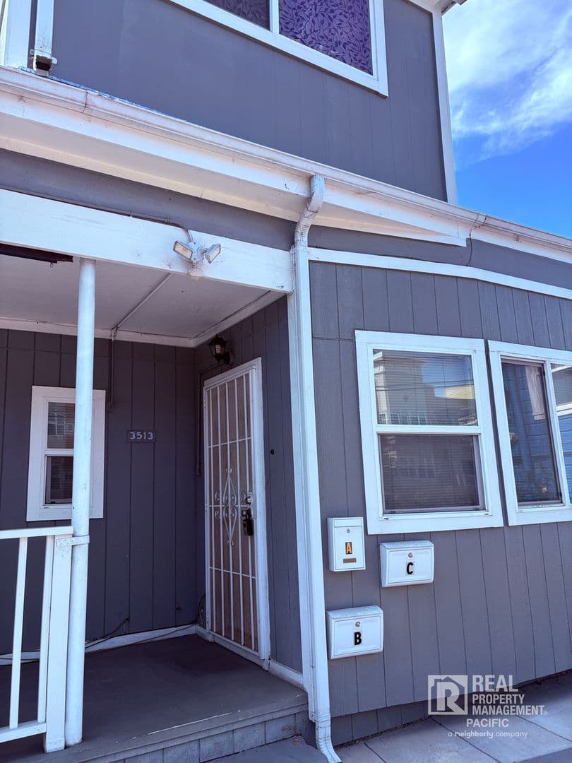 Oakland Apartment: 3513 Lincoln Avenue