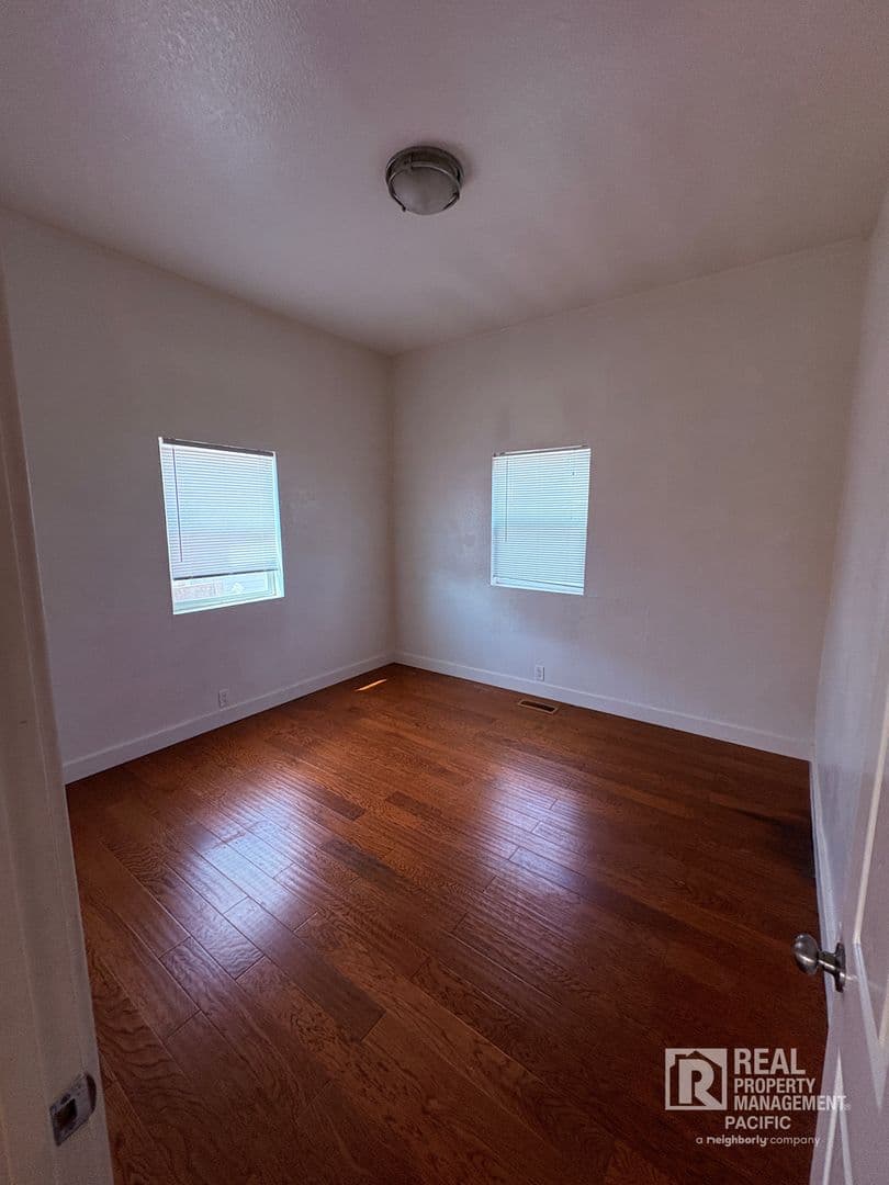 Oakland Apartment: 3513 Lincoln Avenue