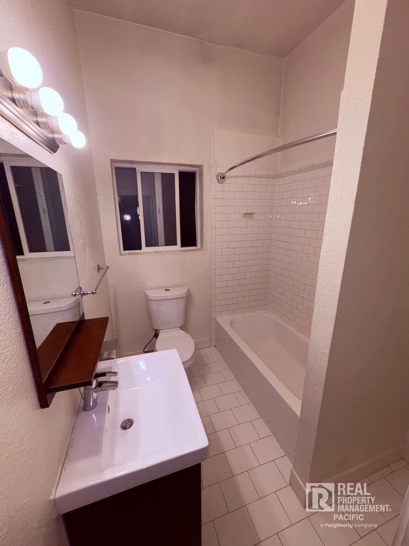 Oakland Apartment: 3513 Lincoln Avenue