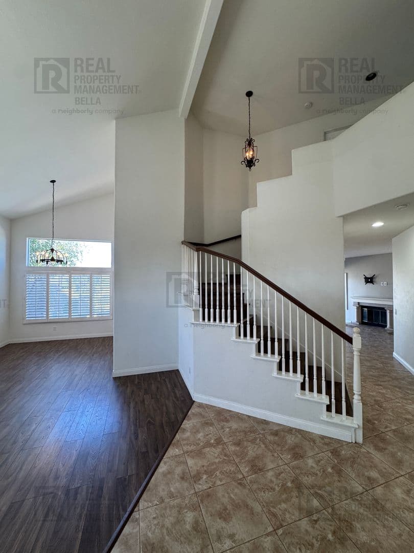 Lake Elsinore House: 23 Bella Donaci