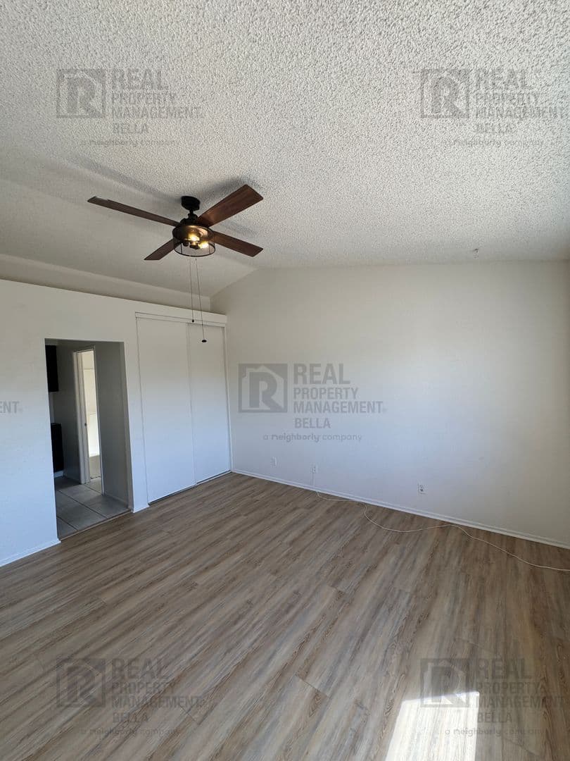 Perris House: 1330 Wrigley Ln