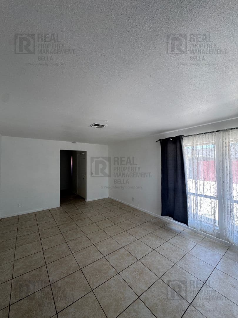 Hemet Apartment: 41987/41989 Briarwood Ave.