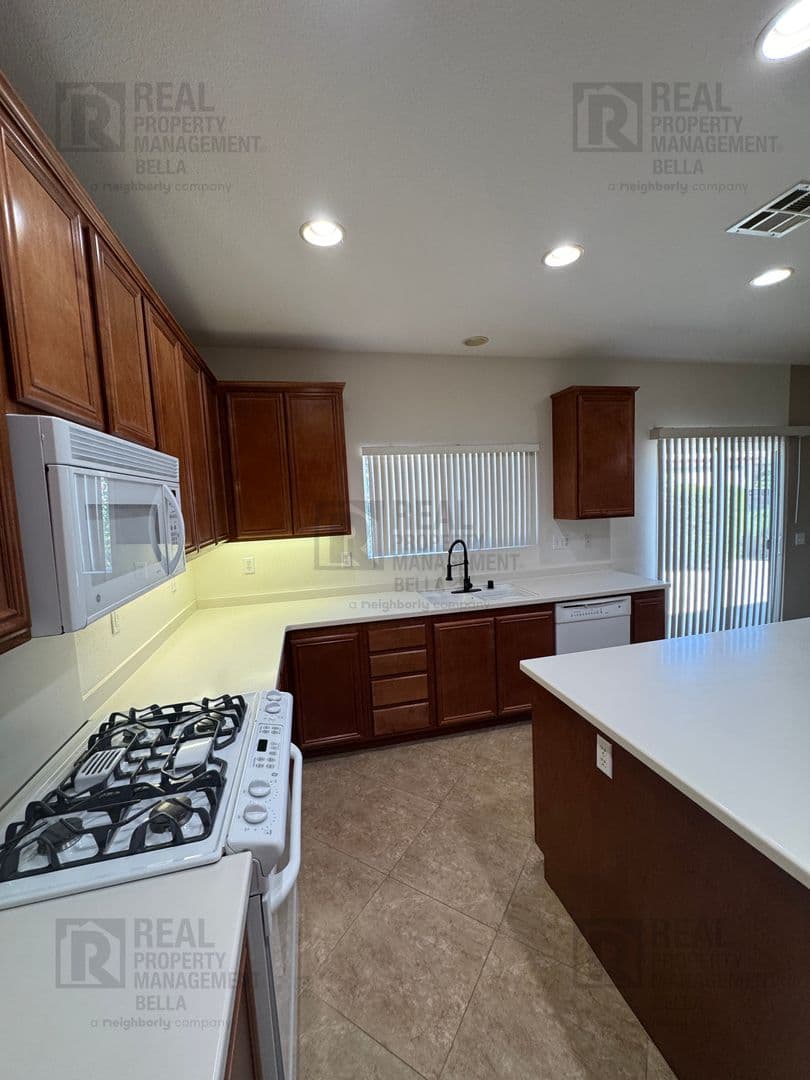Hemet House: 756 Conlon Drive