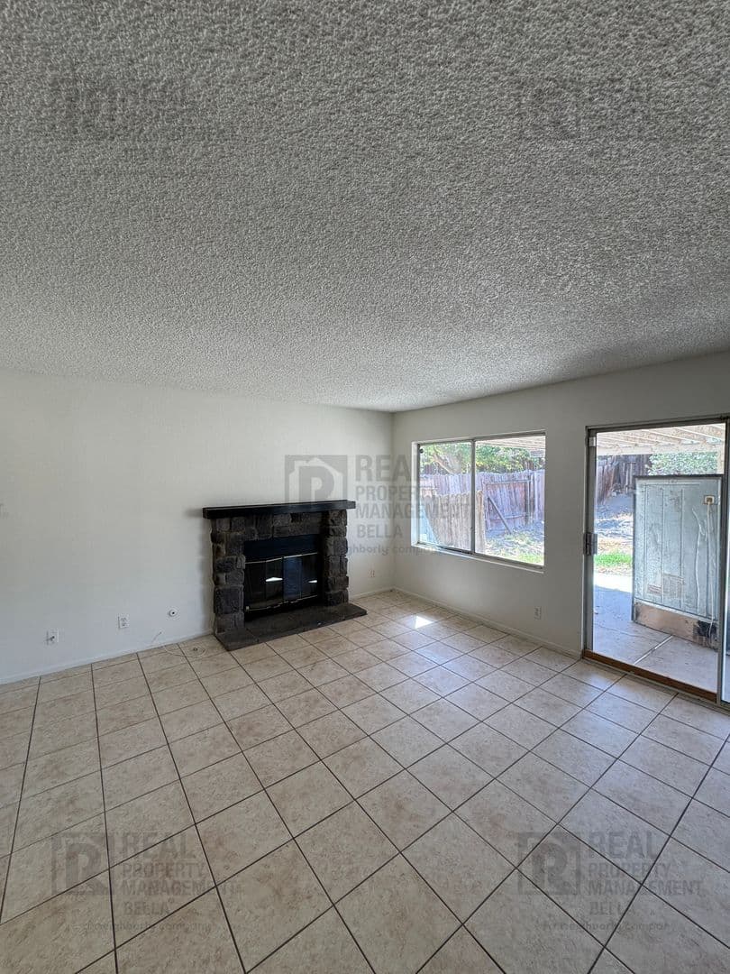 Perris House: 1330 Wrigley Ln