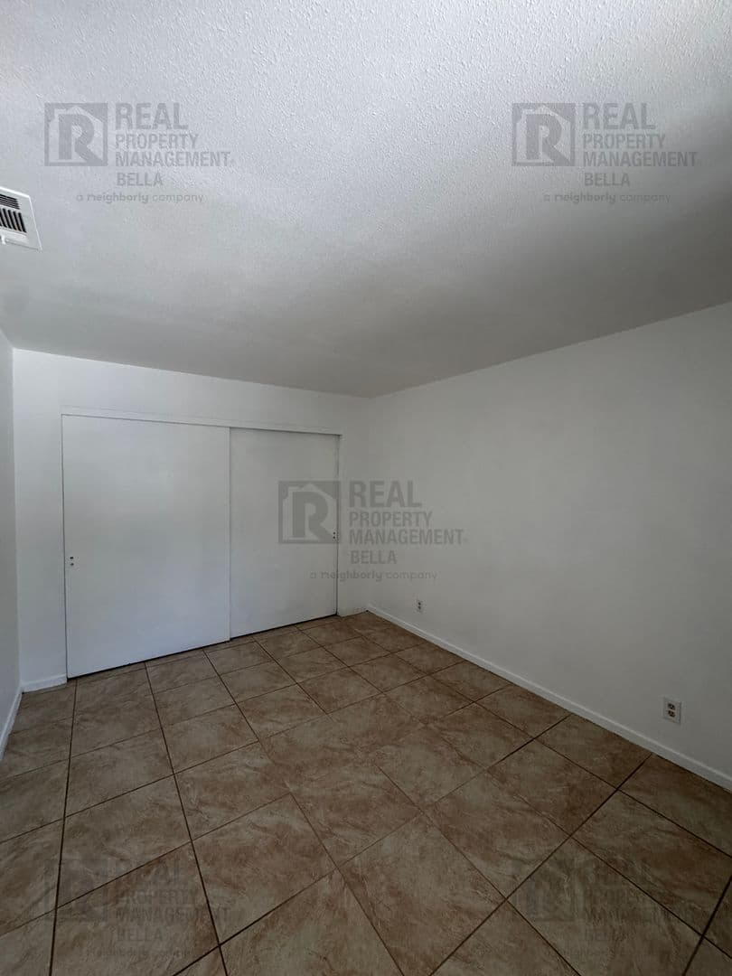 Hemet Apartment: 41987/41989 Briarwood Ave.