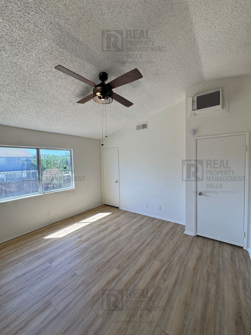 Perris House: 1330 Wrigley Ln