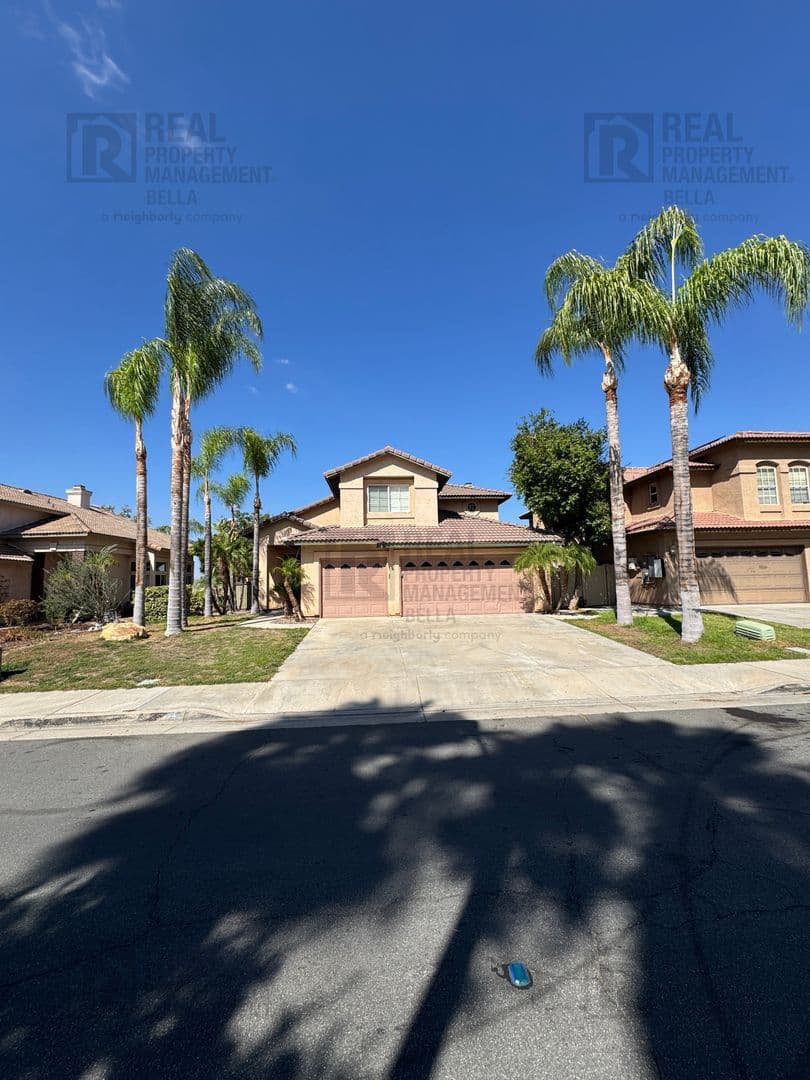 Lake Elsinore House: 23 Bella Donaci