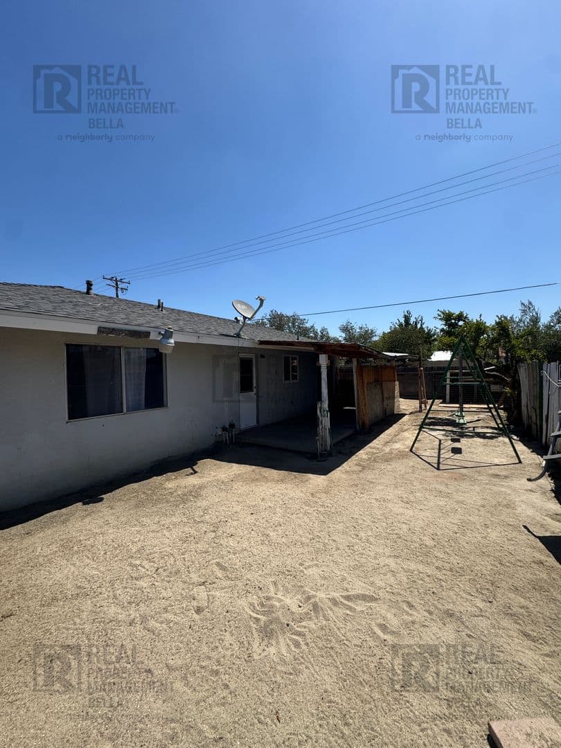 Hemet Apartment: 41987/41989 Briarwood Ave.