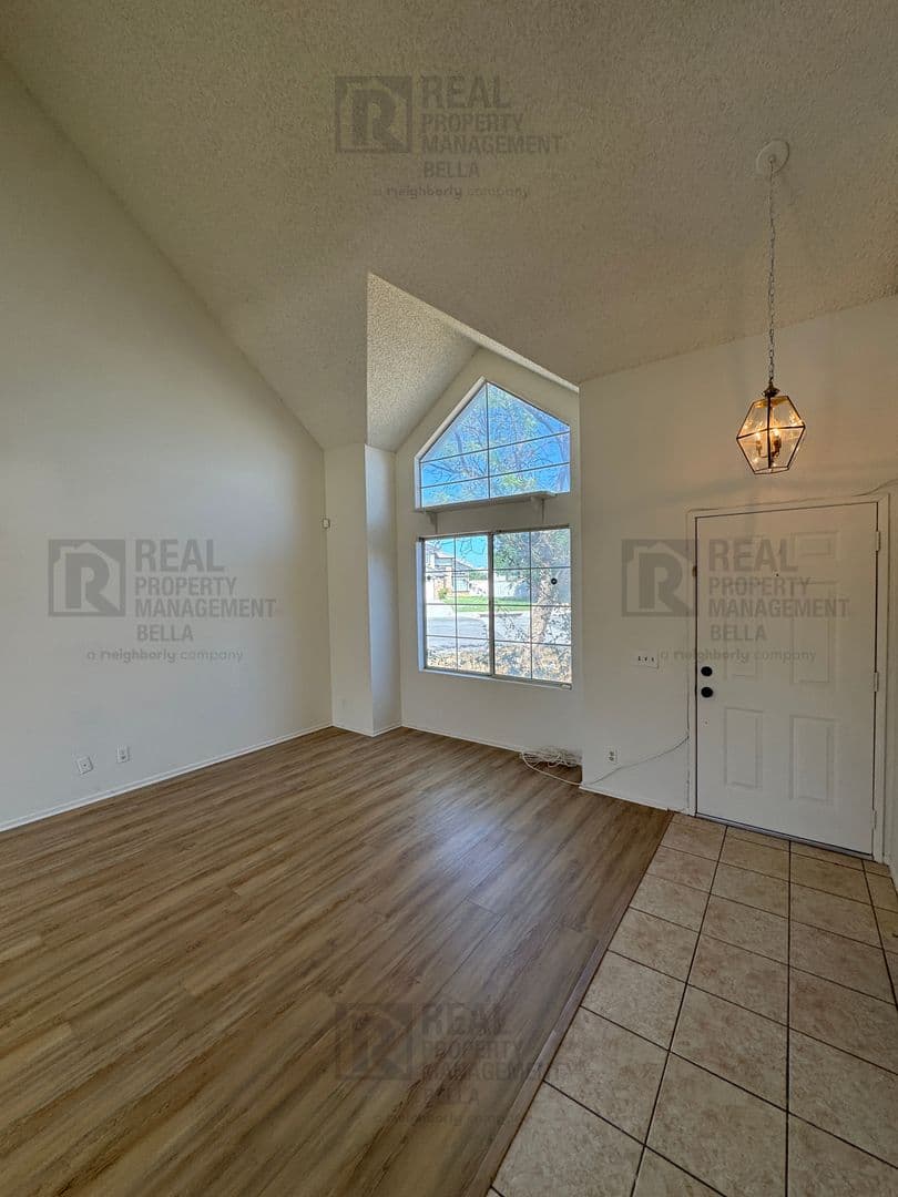 Perris House: 1330 Wrigley Ln