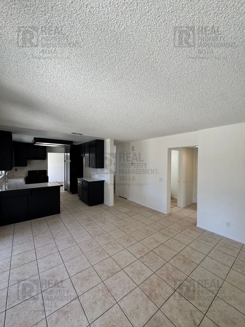 Perris House: 1330 Wrigley Ln
