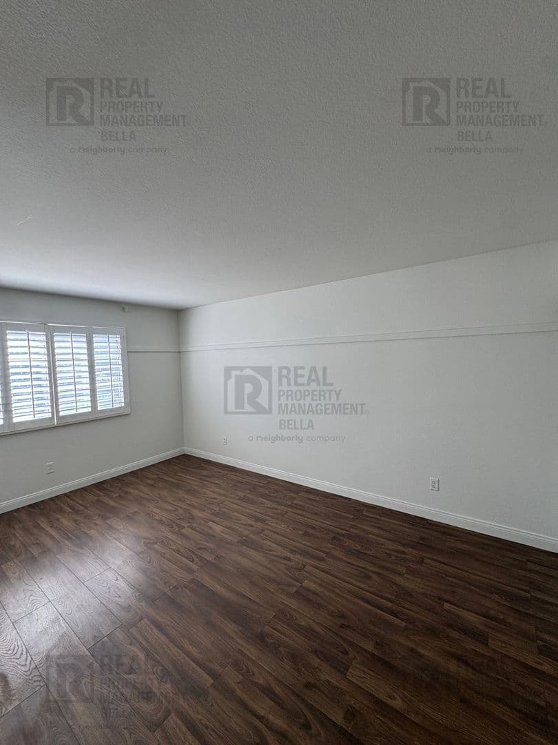 Lake Elsinore House: 23 Bella Donaci