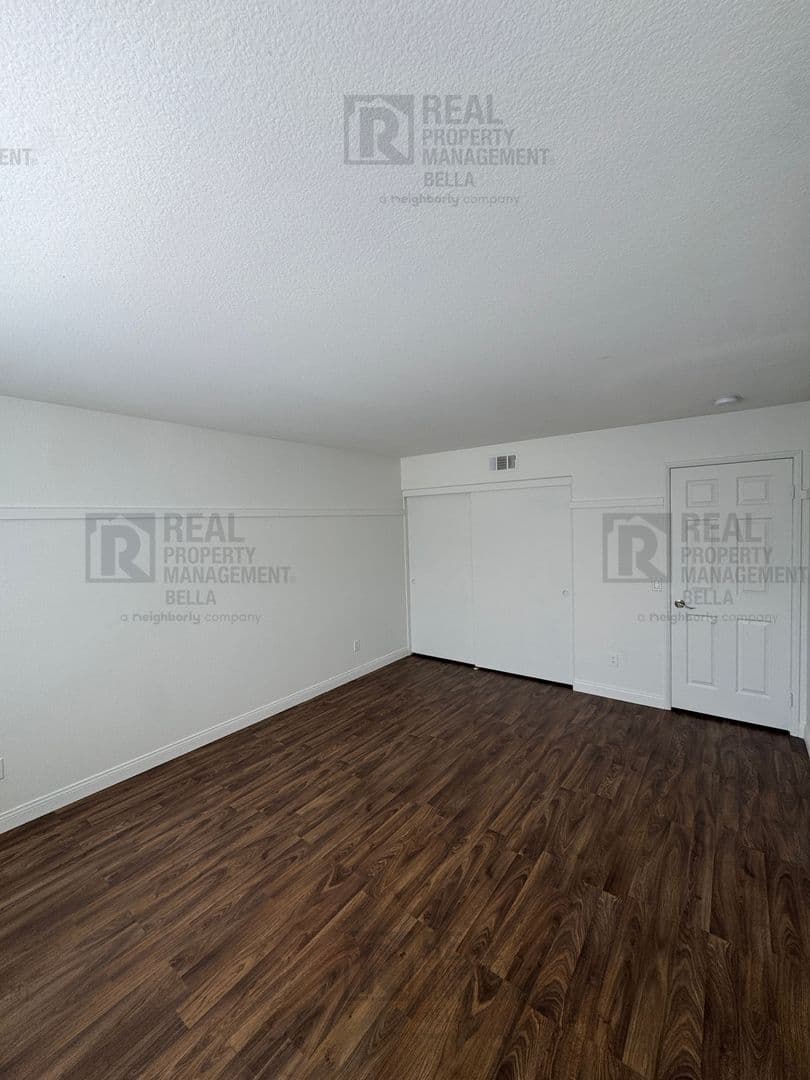 Lake Elsinore House: 23 Bella Donaci