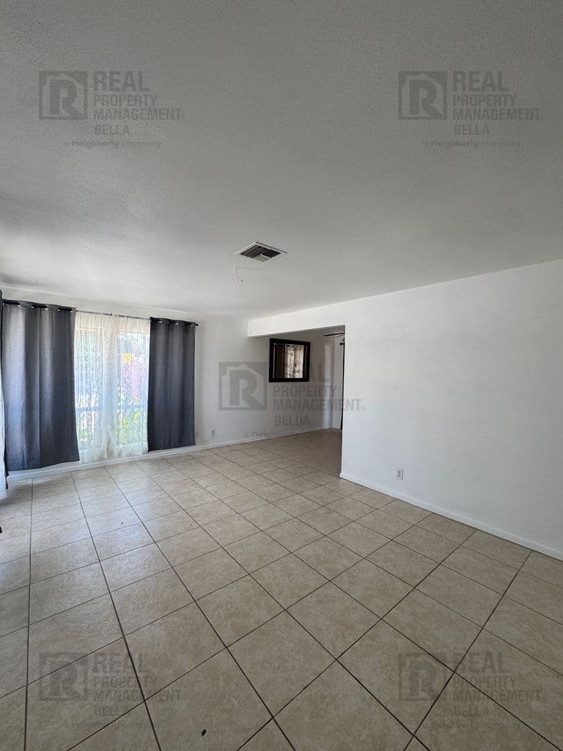 Hemet Apartment: 41987/41989 Briarwood Ave.