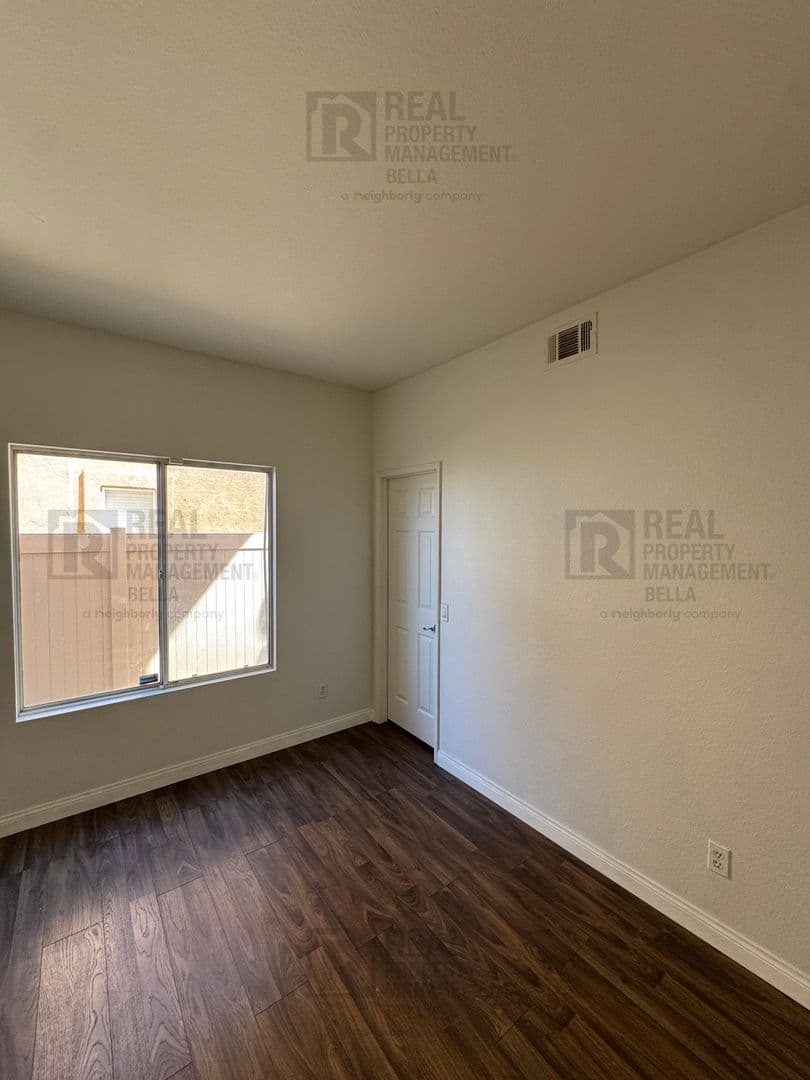 Lake Elsinore House: 23 Bella Donaci
