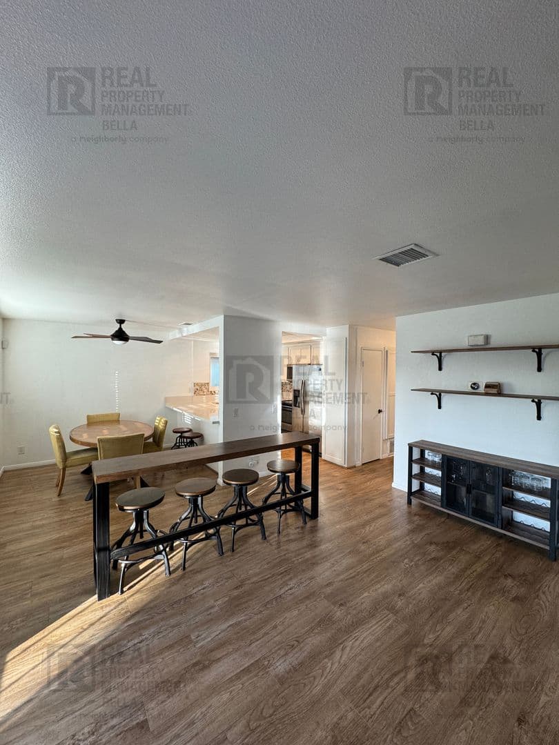 Canyon Lake House: 24311 Canyon Lake Dr N