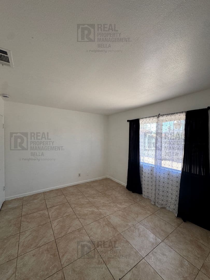 Hemet Apartment: 41987/41989 Briarwood Ave.