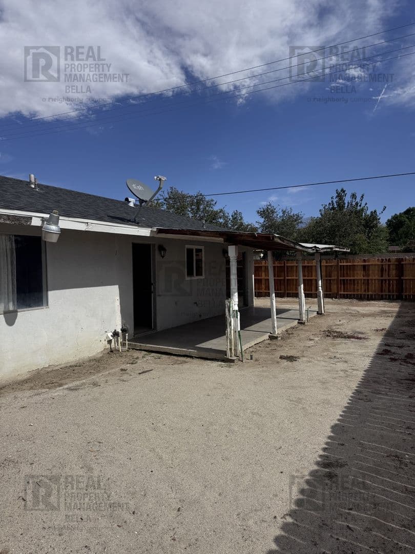 Hemet Apartment: 41987/41989 Briarwood Ave.