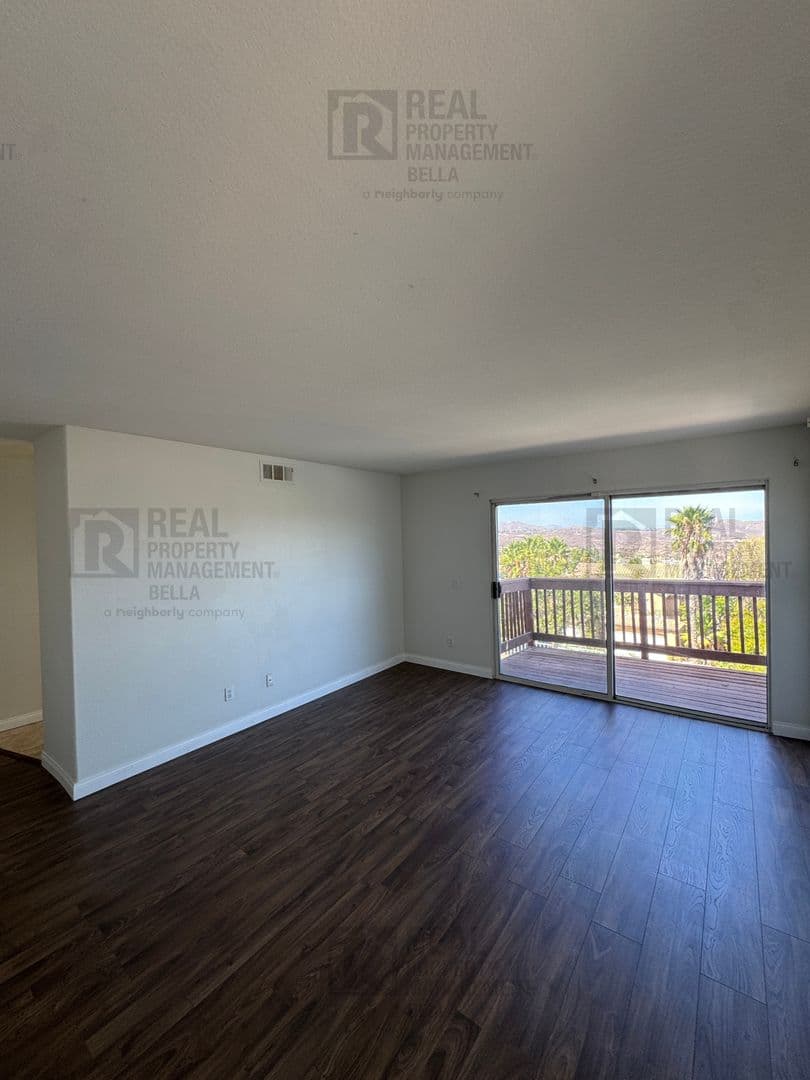 Lake Elsinore House: 23 Bella Donaci