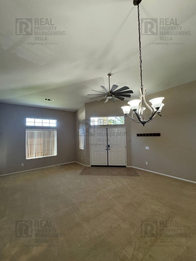 Hemet House: 756 Conlon Drive