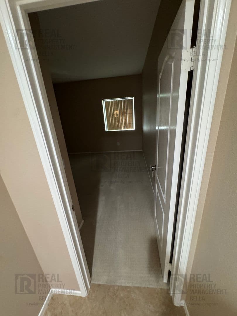 Hemet House: 756 Conlon Drive