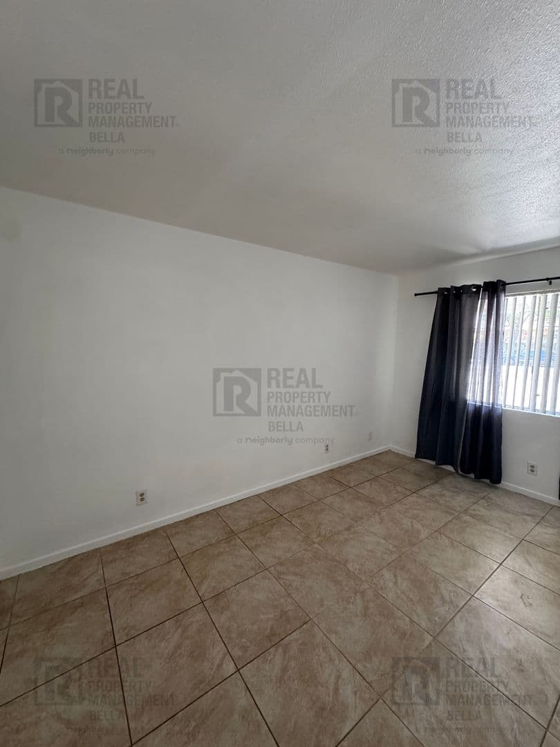 Hemet Apartment: 41987/41989 Briarwood Ave.
