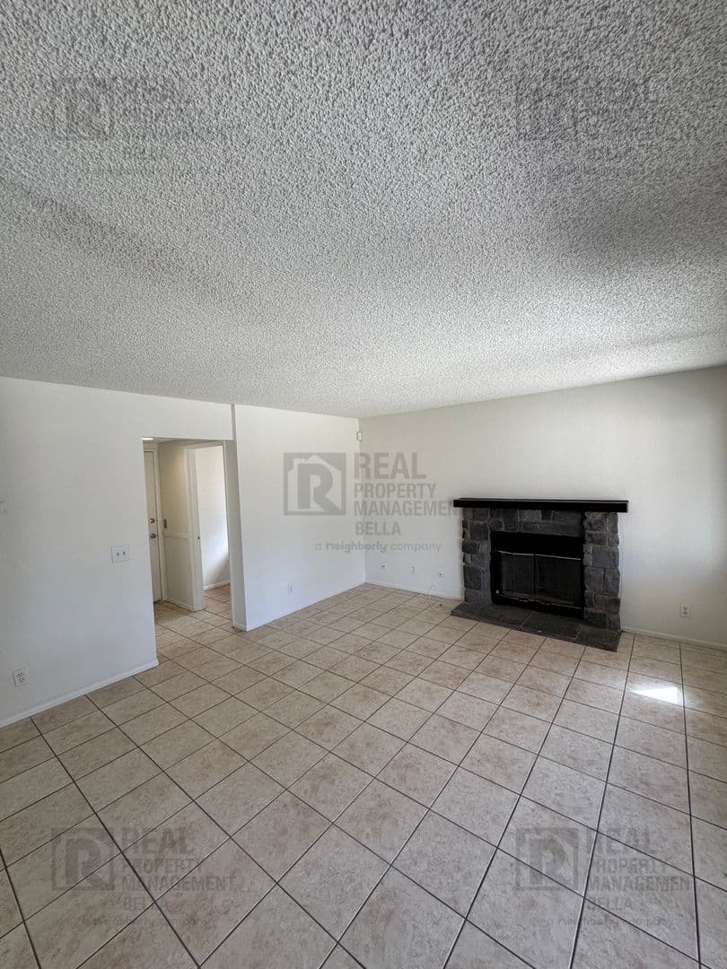Perris House: 1330 Wrigley Ln