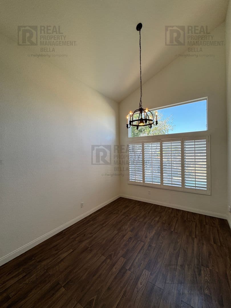 Lake Elsinore House: 23 Bella Donaci
