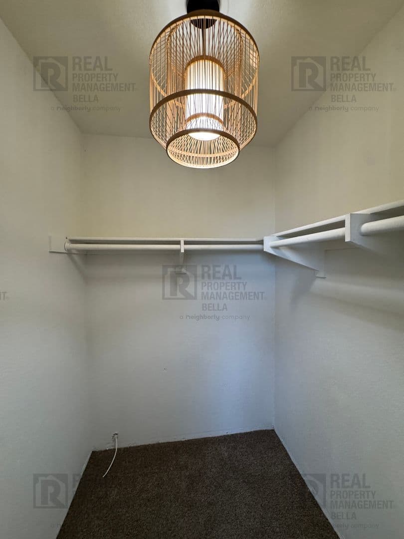 Lake Elsinore House: 23 Bella Donaci