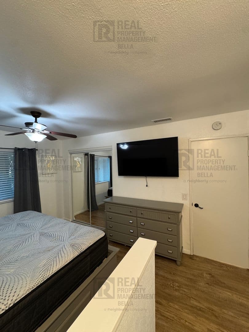 Canyon Lake House: 24311 Canyon Lake Dr N