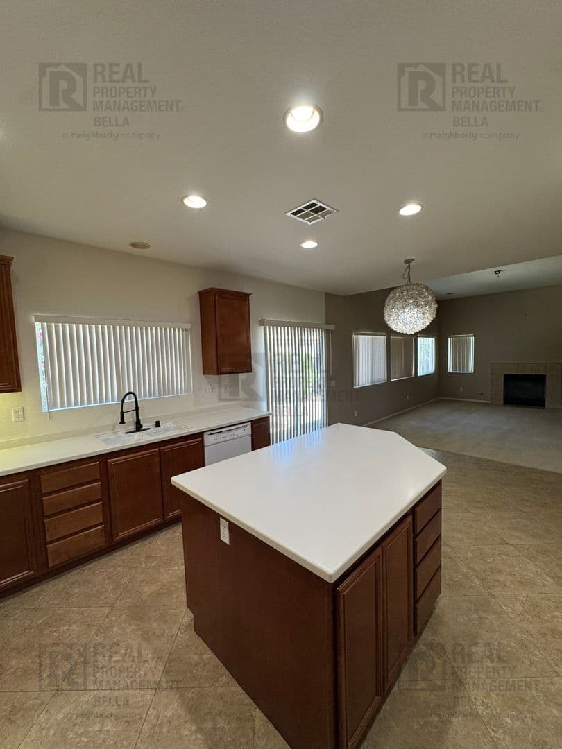 Hemet House: 756 Conlon Drive