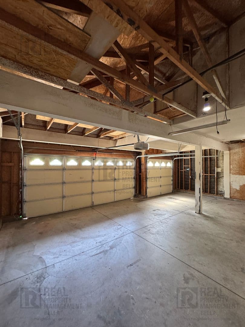 Lake Elsinore House: 23 Bella Donaci