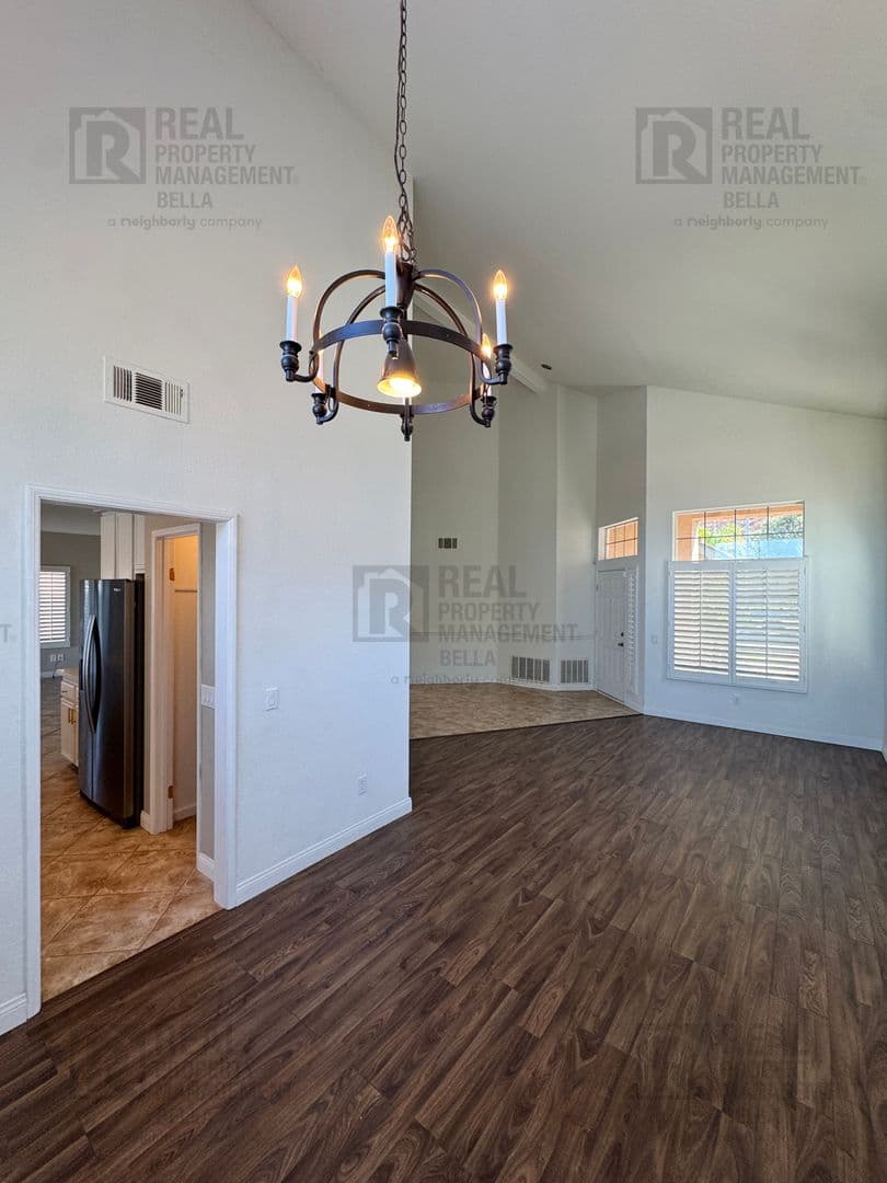 Lake Elsinore House: 23 Bella Donaci