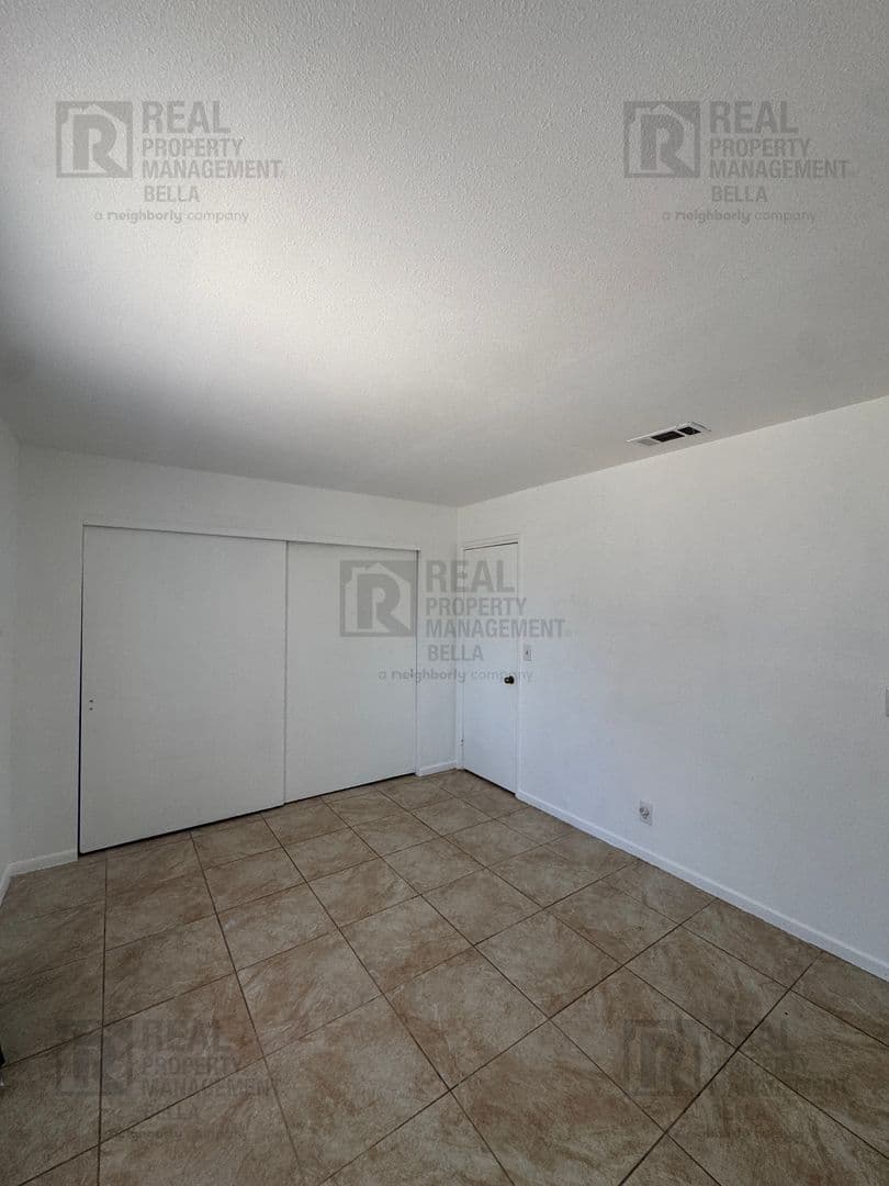 Hemet Apartment: 41987/41989 Briarwood Ave.