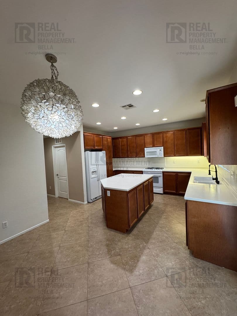 Hemet House: 756 Conlon Drive