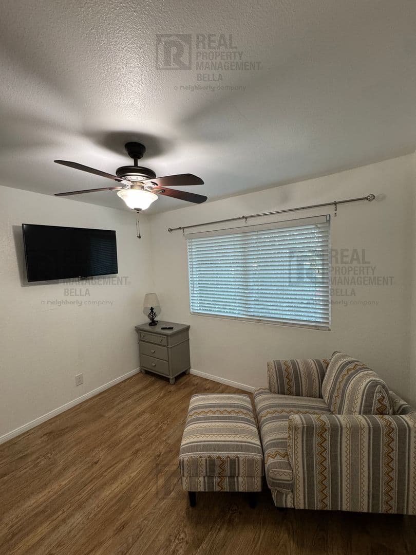 Canyon Lake House: 24311 Canyon Lake Dr N